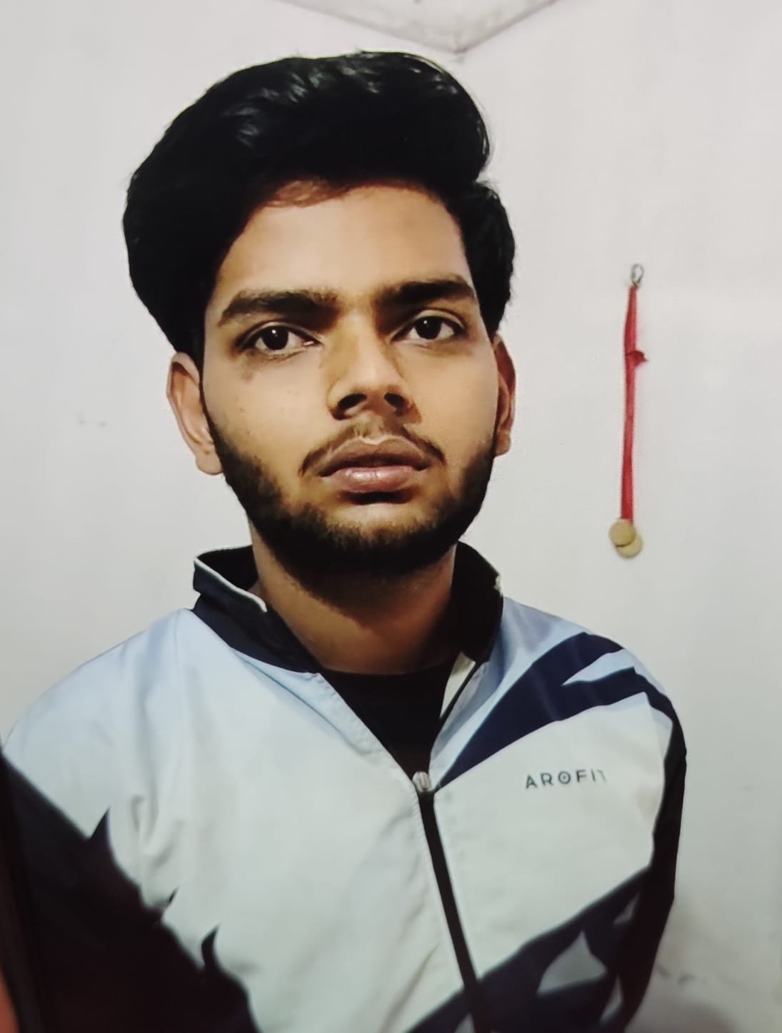 24 वर्षीय लड़के के लापता होने पर मां का रो रो कर बुरा हाल