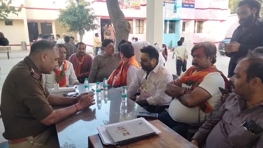 मेरठ के हापुड़ अड्डा चौराहे स्थित पहलवान होटल के पीछे रास्ते के विवाद