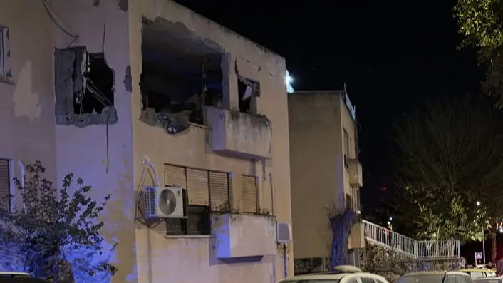 उत्तरी इसराइल में मिसाइल हमला, हाइफ़ा के नेशर इलाके में इमारत क्षतिग्रस्त